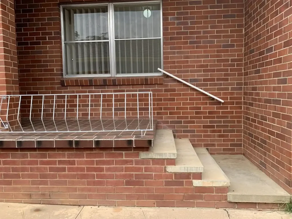 Tidy 2 bedroom Unit in West
