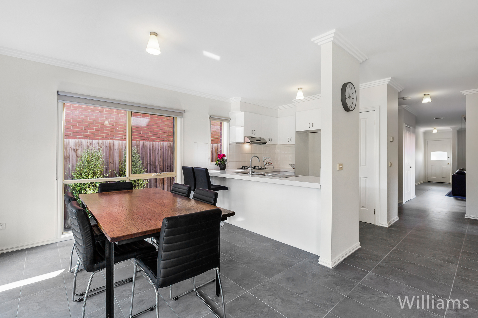 92 SALTLEY ST, SOUTH KINGSVILLE VIC 3015, 0 habitaciones, 0 baños, Townhouse