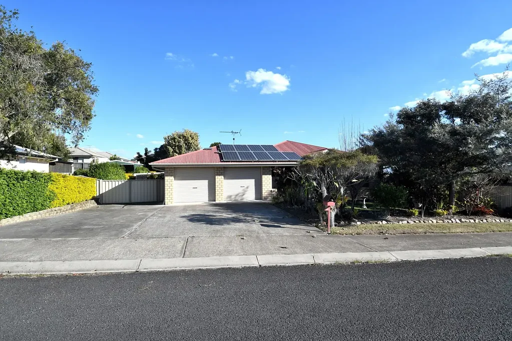 Lowood  Spacious 4‑Bedroom Home in a convenient Lowood Location