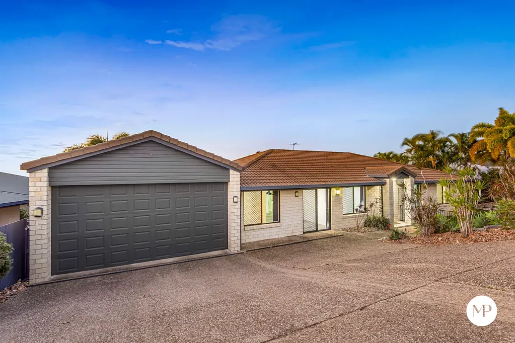 Kawana 5房  Spacious 5 Bedroom Brick home, Inground Pool & Views