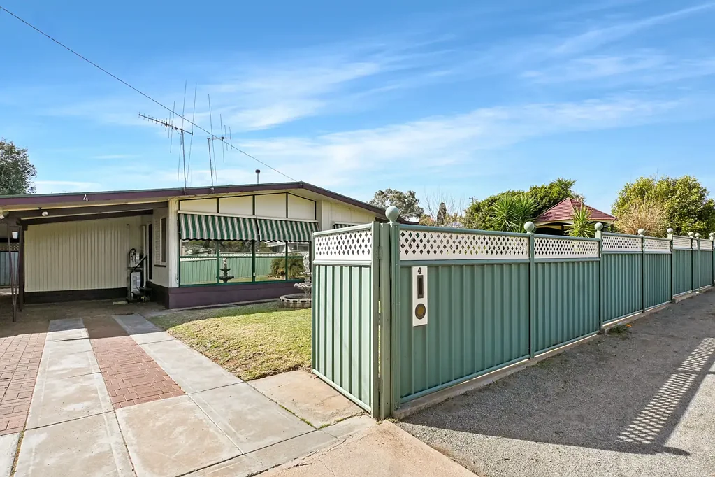 Broken Hill 3 Bedroom CHARACTER FILLED HOME