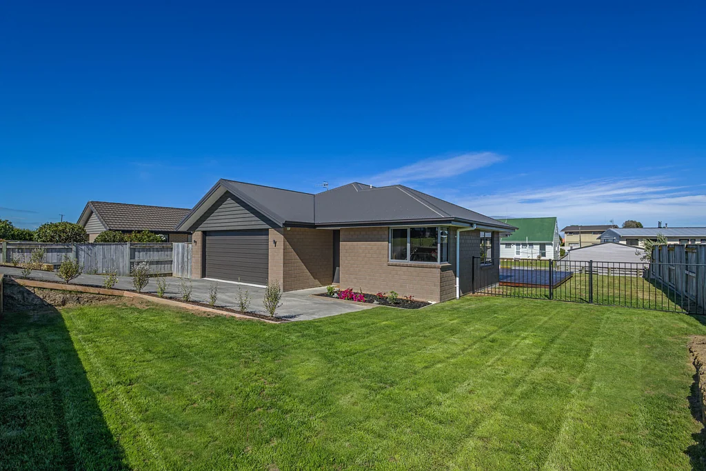Feilding 3Phòng ngủ Modern Living, great value!