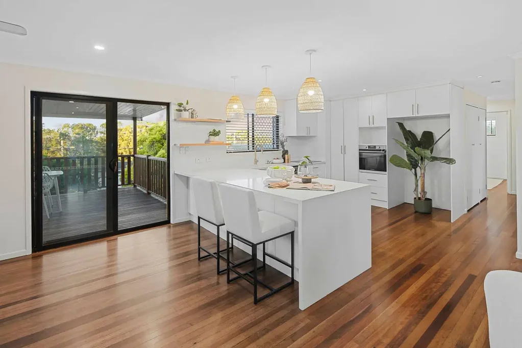 Birkdale 3Moenga Renovated Bayside Family Home with Pool, Space & Style