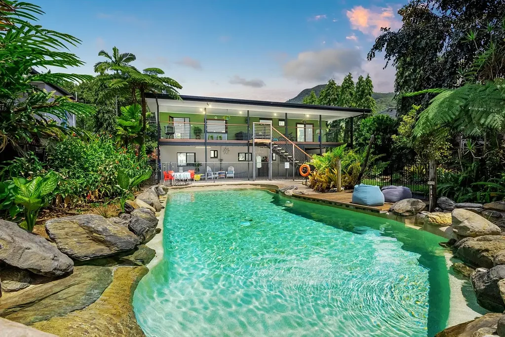 Kamerunga 5 Bedroom Highset Home on Expansive 1,012m² block with Self Contained Granny Flat and Large Pool