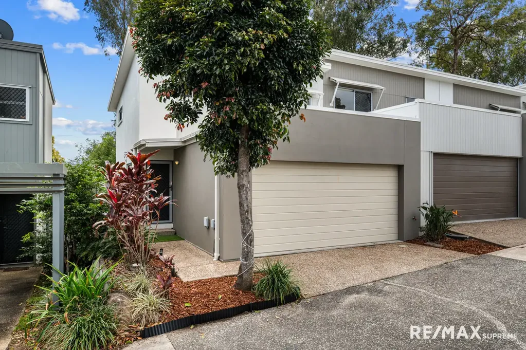 Calamvale 3침실 Beautifully Renovated Townhouse with Extra Parking and Resort-Style Facilities