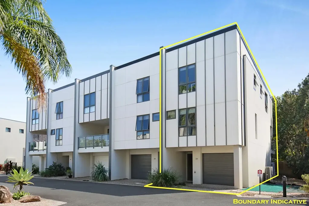 Biggera Waters 3Zimmer Centrally Located Tri-Level Townhouse