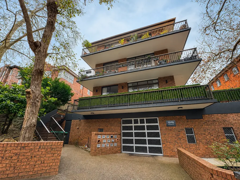 LARGE BRIGHT MODERN TWO BEDROOM, TWO NEW BATHROOMS PLUS PARKING.