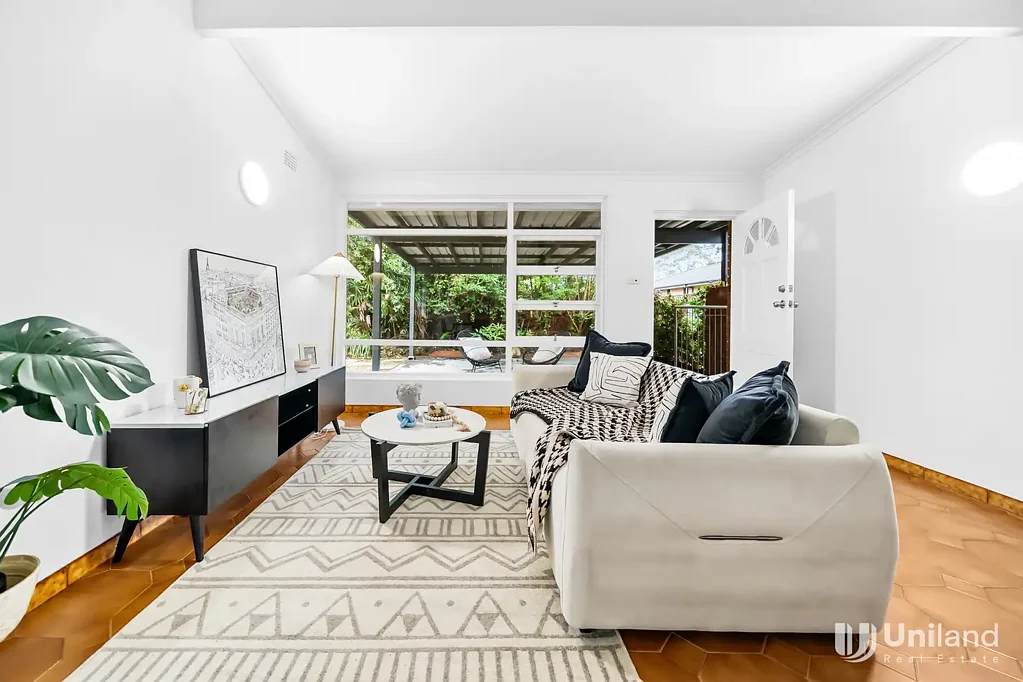 Eastwood 3Zimmer Immaculately Updated Family Retreat with Flexible Living Spaces