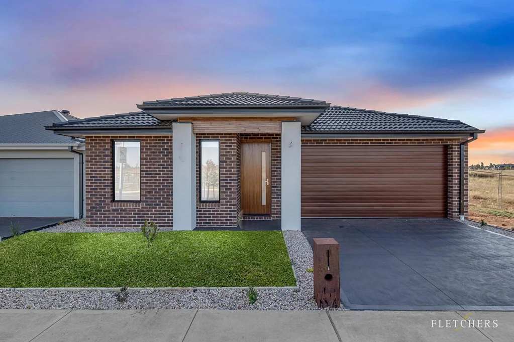 19 Downley Loop, Strathtulloh, VIC 3338