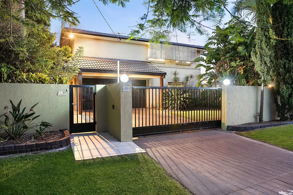 Southport 4 Slaapkamer Arguably One of The Best Value Properties on Main River
