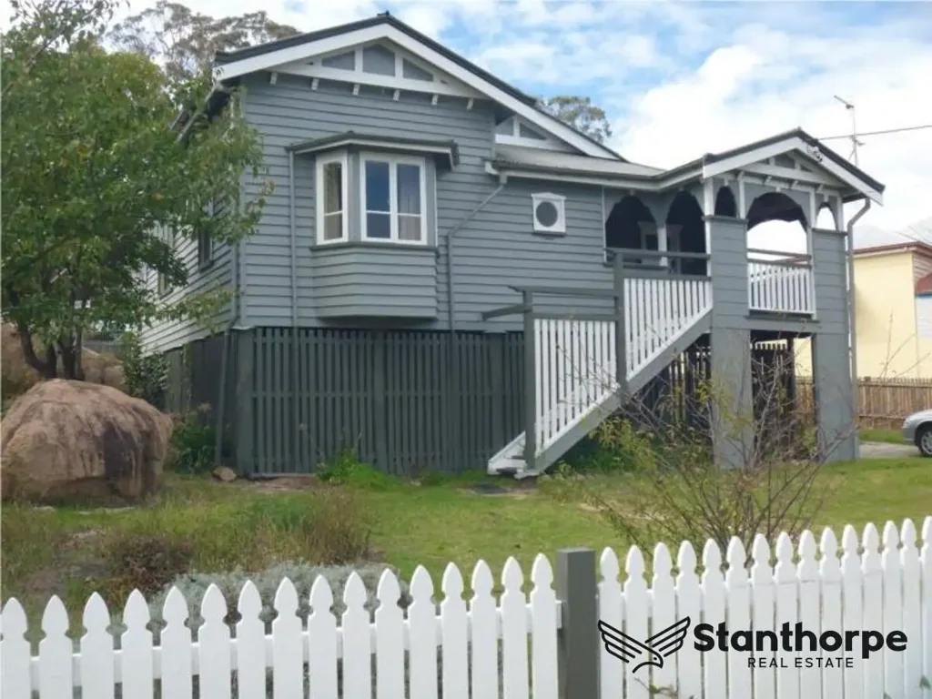 Beautifully Furnished Old Queenslander with Modern Touches