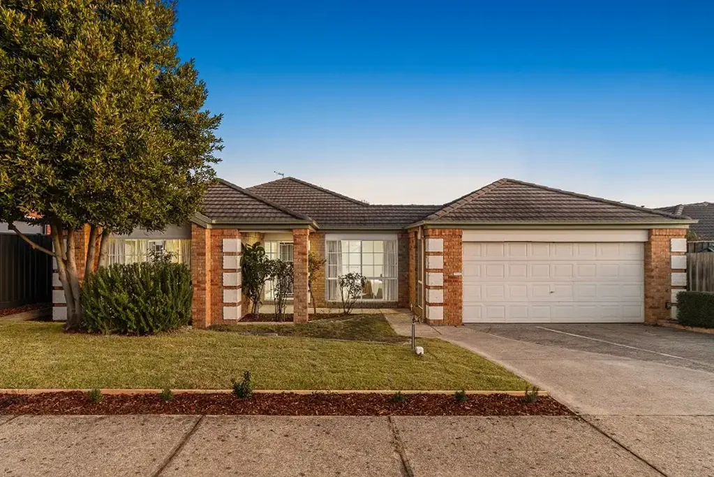 LAKESIDE ESTATE- SPACIOUS 3 BEDROOM HOME