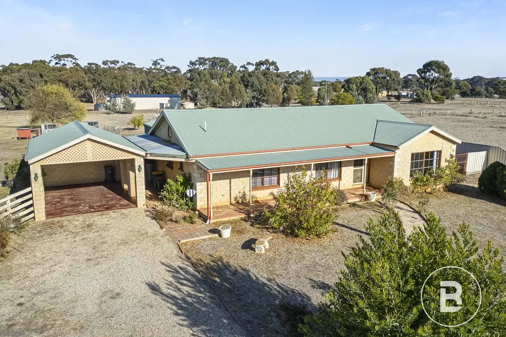 Maryborough 3Zimmer Country Lifestyle with Town Convenience – Around 2.5 Acres in Private Court Setting