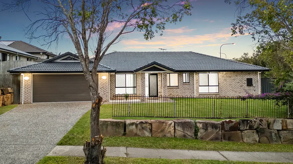 Drewvale 4房 Stretton学区优越 609m²宽敞地块 四卧两卫全新厨房 管道空调 开放式生活区 低维护庭院 双车库 Renovated Comfort in Stretton College Catchment!