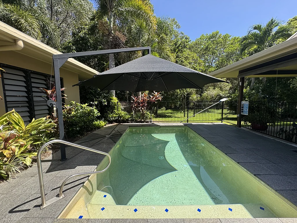 South Mission Beach 3침실 Ken Fox Built with a Pool, Backing onto Reserve !
