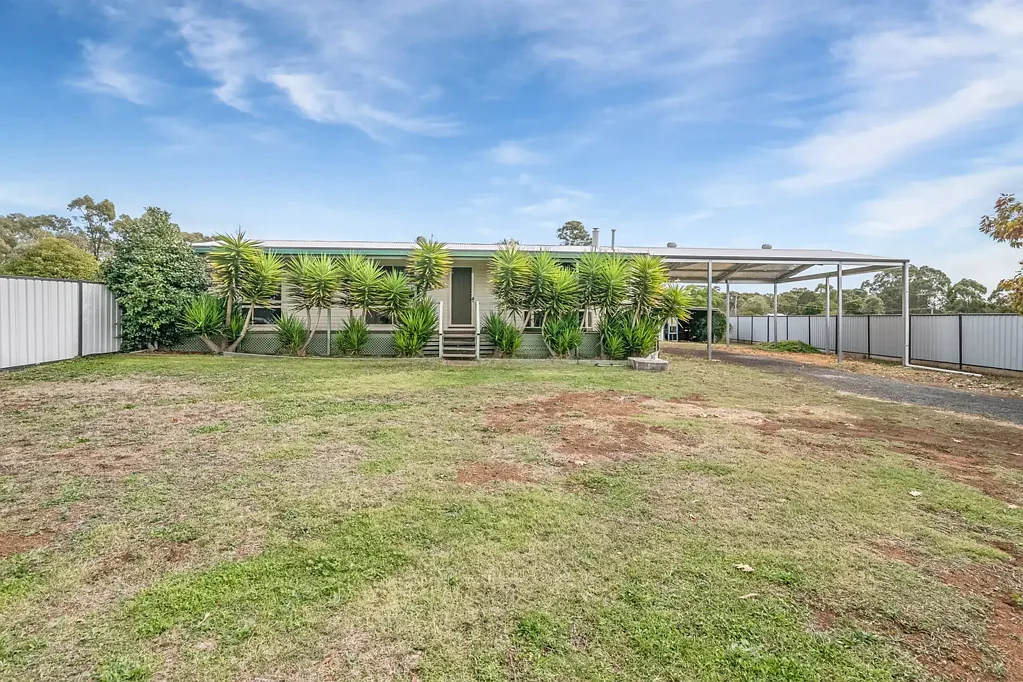 Heathcote 5બેડરૂમ A Rare Dual-Living Opportunity on Half an Acre!