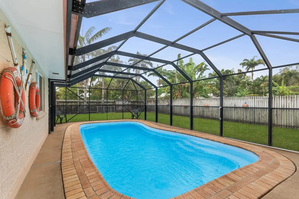 Kelso 4房  Great Package - Home, Pool + 2 Vehicle Garage + Double Carport + Solar.