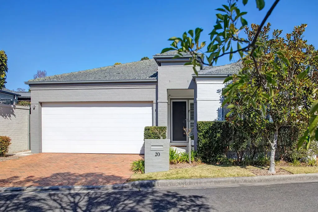 Bowral 3બેડરૂમ A Standout Rosevale Villa, Reimagined for Modern Living!
