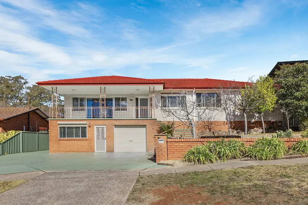 19 Belconnen Way, Weetangera, ACT 2614
