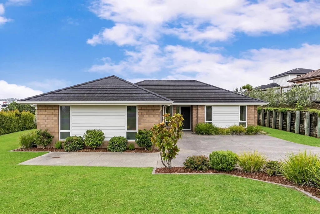 BEAUTIFULLY PRESENTED, SPACIOUS HOME