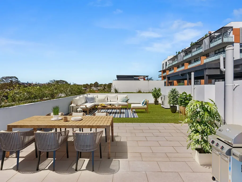 Impressive Entertainer�s Paradise