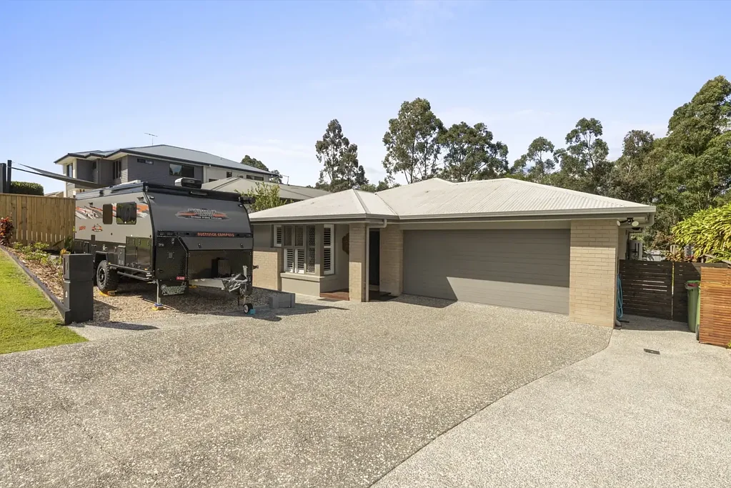 Mount Cotton 4Kwarto Luxury Lowset Silkwood Estate Residence with Caravan Space, Resort-Style Entertaining & Effortless Living