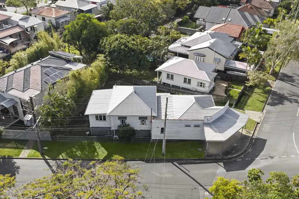 Coorparoo 4Kwarto A Piece of Local History with Rare Home and Business Opportunities