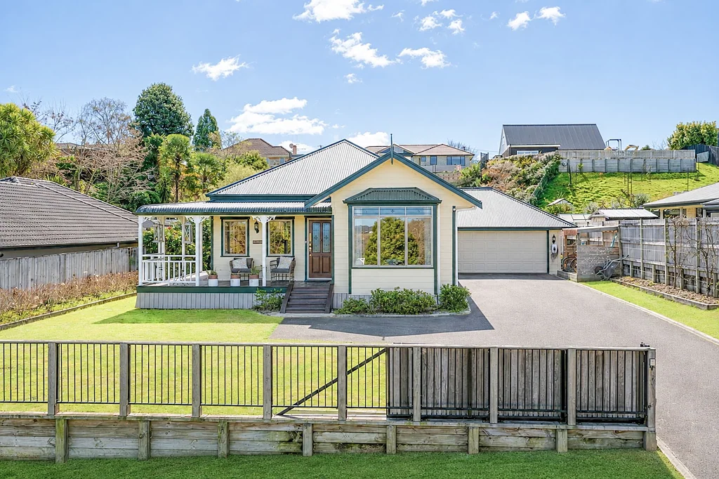 Cambridge 4 Bedroom 1,296m² – Near Town – Nothing Comparable