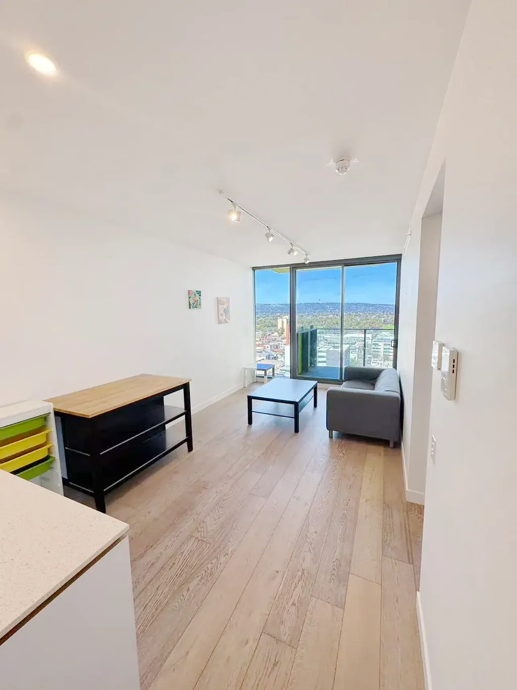 High level 1 Bed Apartment for Rent
