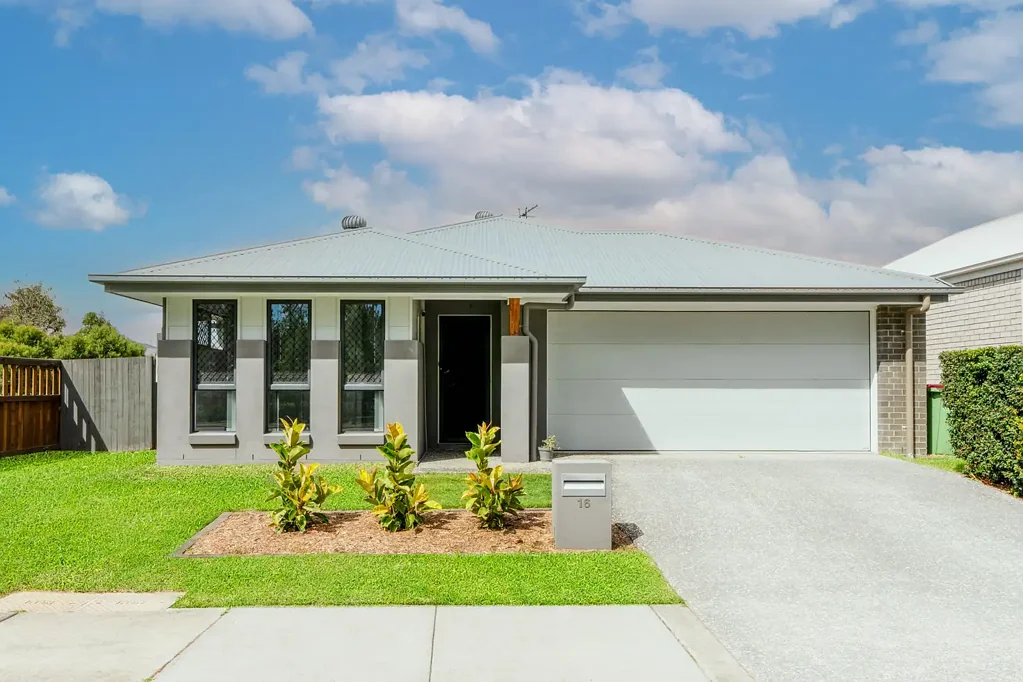 South Maclean 4 Bedroom Modern Living with Nature on Your Doorstep
