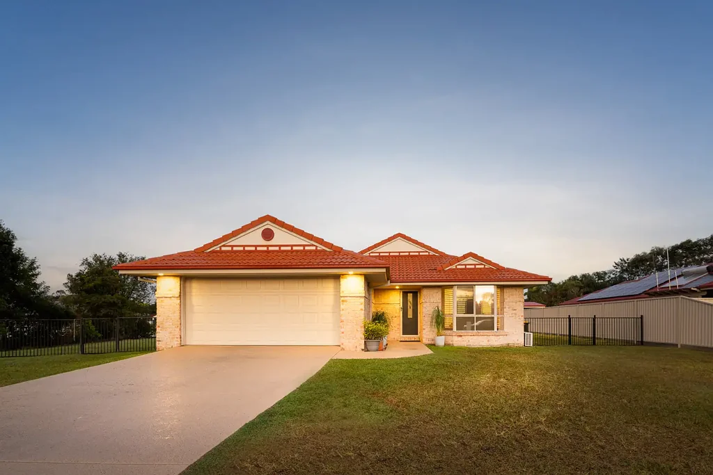 Narangba 4ਬੈੱਡਰੂਮ Spacious Family Living on 1,214m² in Prime Narangba Location!