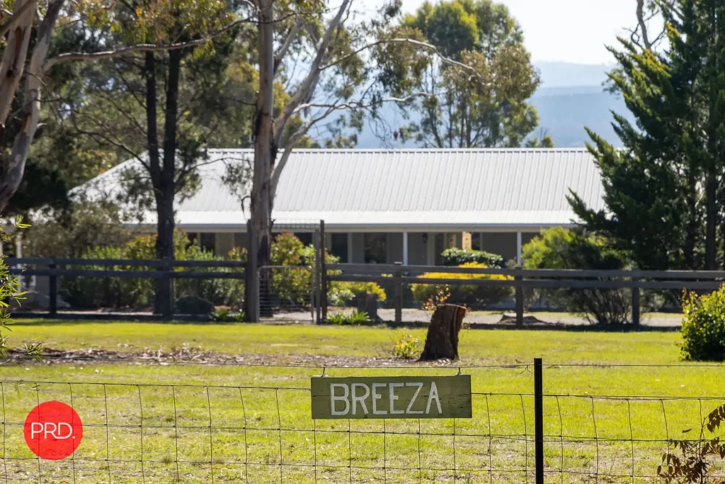 Carwoola Attractive Country Home