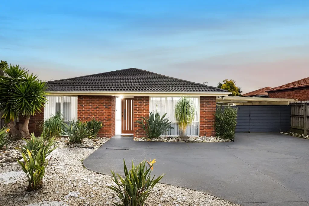 Rowville 3房 宽敞娱乐空间，时尚生活居所 Stylish Living with Space to Entertain