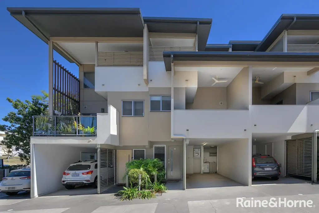 West Gladstone 2Zimmer Excellent Investment Opportunity - Act Now!