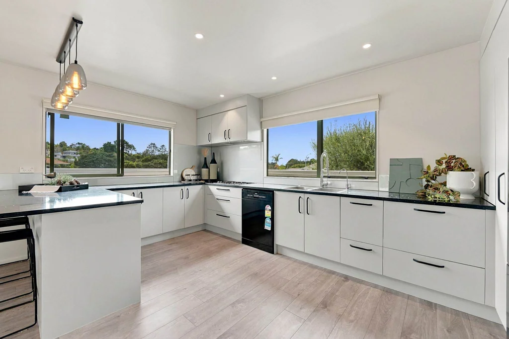 Torbay 5 Bedroom Prime Residential Living at Its Finest