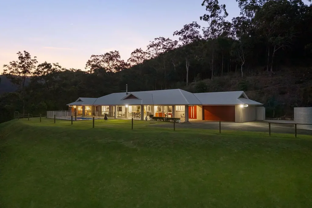Samsonvale 4chambre Private, Modern & Elevated – Your Ultimate Rural Retreat