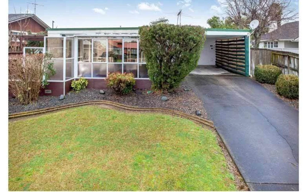 Charming 3-Bedroom Brick Unit in Prime Sunnyh...