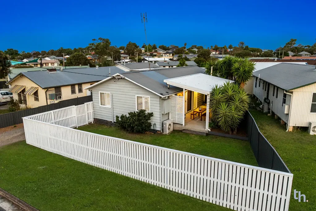 Cessnock 3房  Revamped Beauty with Pool on Easy-to-Manage Block