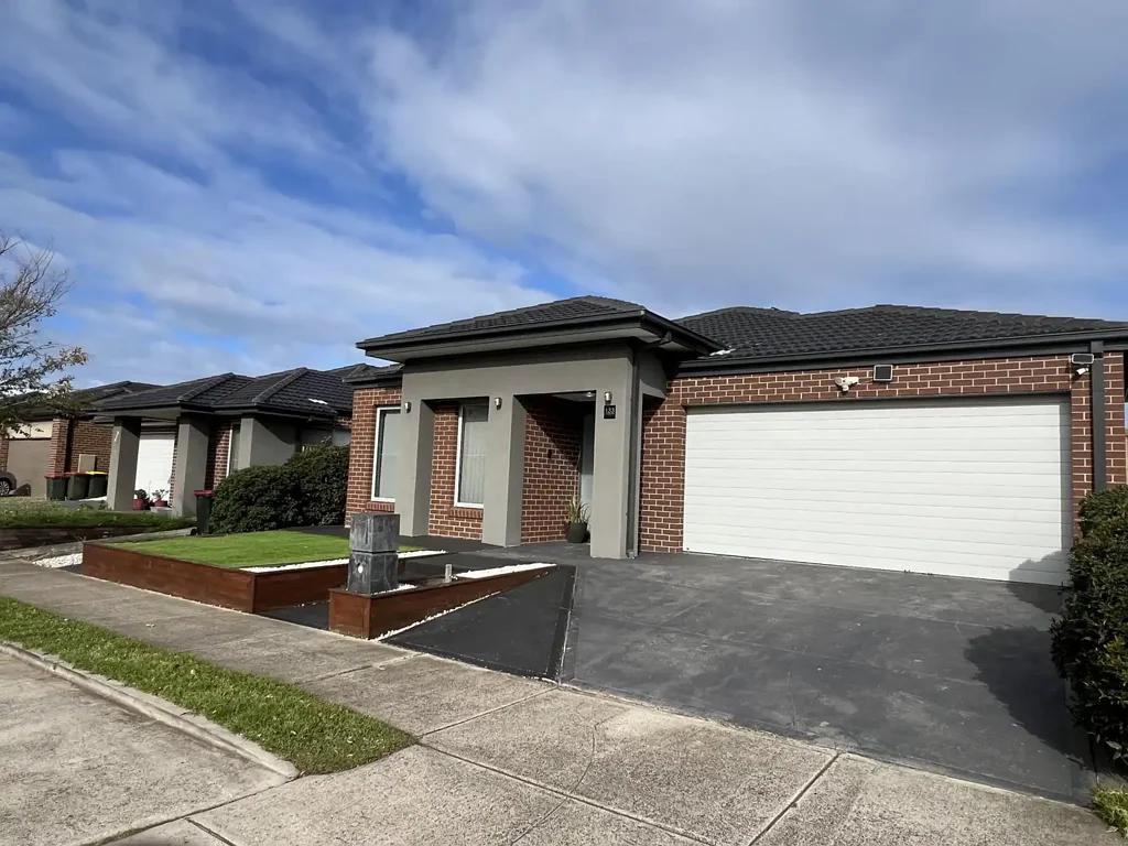 Modern Living in the Heart of Point Cook! APPLICATIONS NOW O
