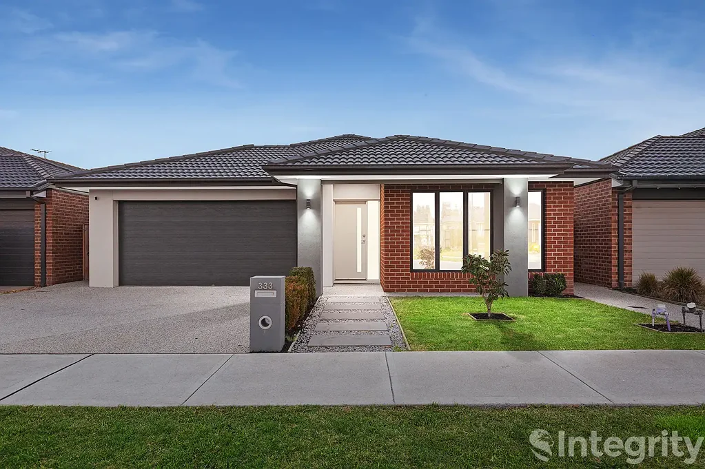 Beveridge 4 Bedroom RESORT LIVING EVERY DAY - BUS AT YOUR DOORSTEP 
+ COLES OPENING SOON