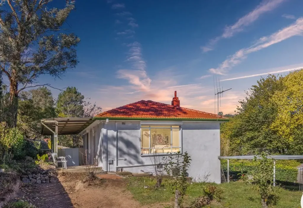 Queanbeyan East 2ਬੈੱਡਰੂਮ Cute house with a big block yard