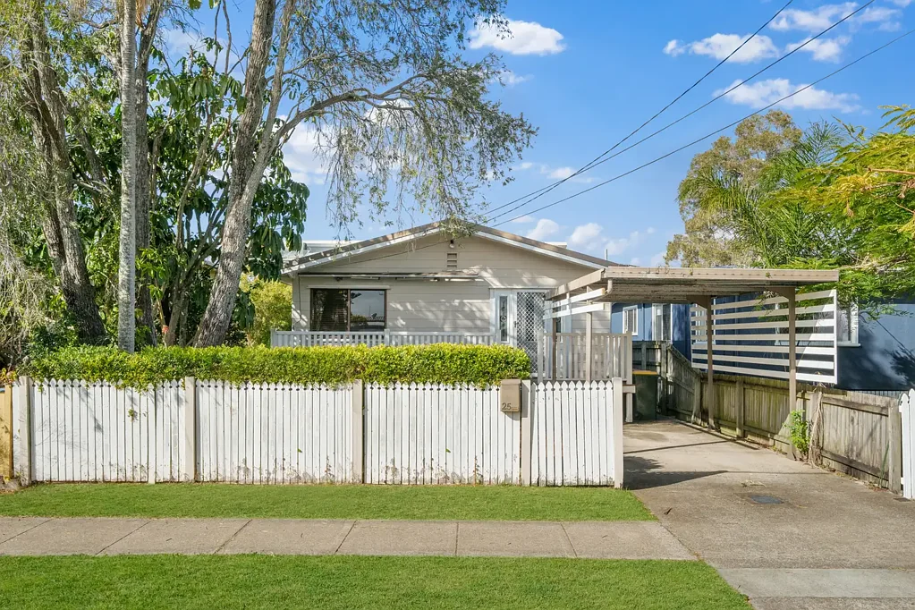 Charming Bayside Cottage Just a Short Stroll to Bramble Bay