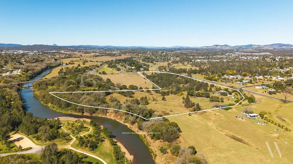 Southside RARE 22.7-ACRE OPPORTUNITY ACROSS TWO TITLES