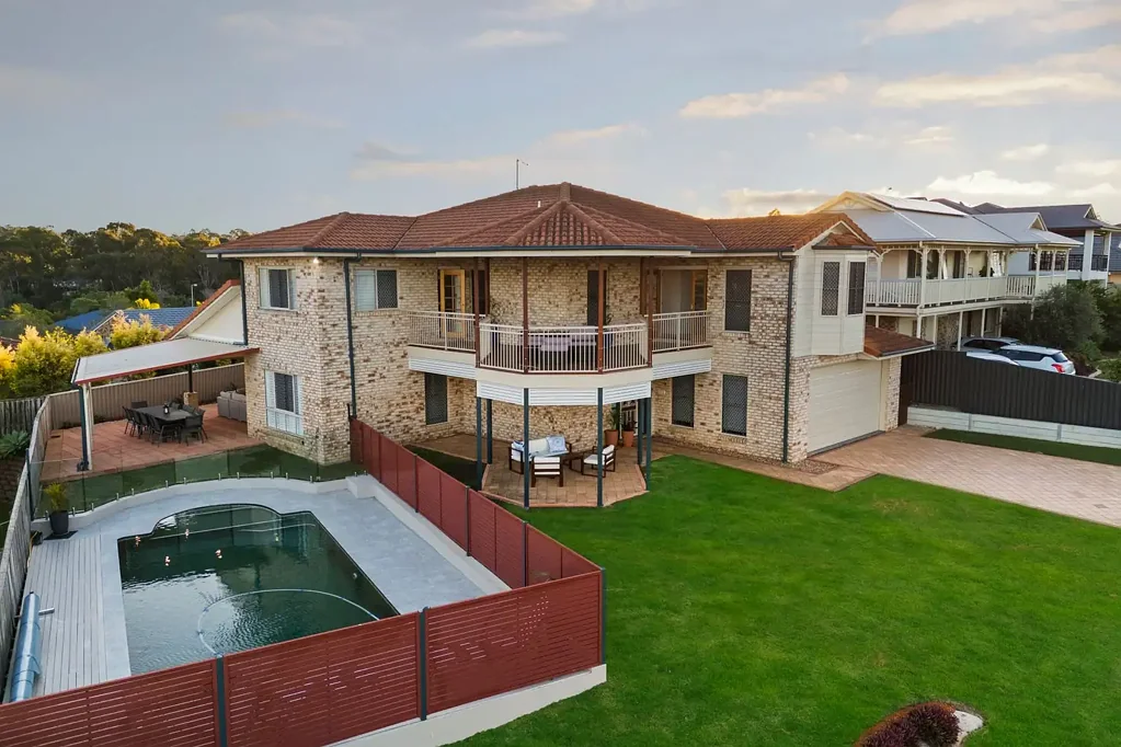 Thornlands 5 Bedroom Elevated Family Entertainer with Pool in Prime Thornlands Location