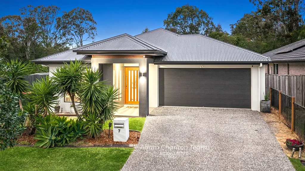 Upper Caboolture 4ਬੈੱਡਰੂਮ Private Bushland Outlook with Spacious Family Living