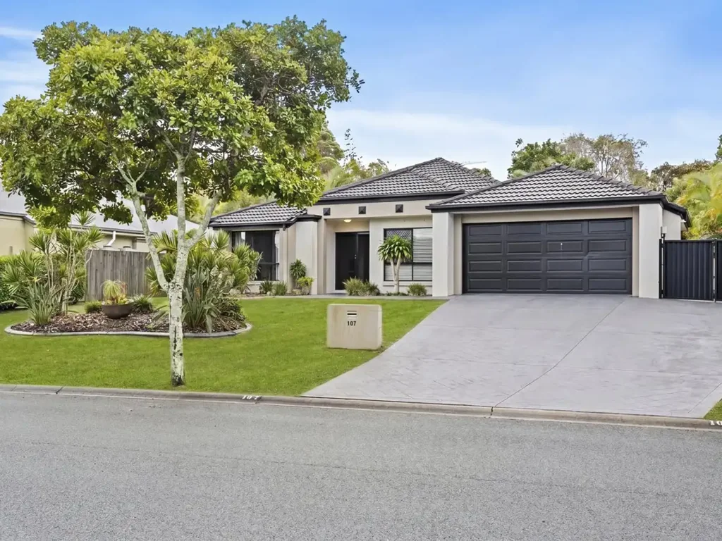 Banksia Beach 5Kwarto Spacious Family Living in One of Banksia Beach's Most Desirable Locations