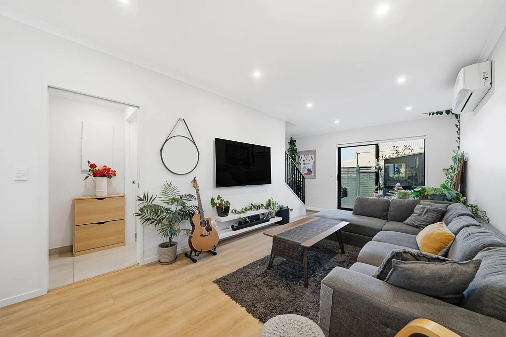 Conifer Grove 2 Slaapkamer Vendors on the Move - Bring your Offer
