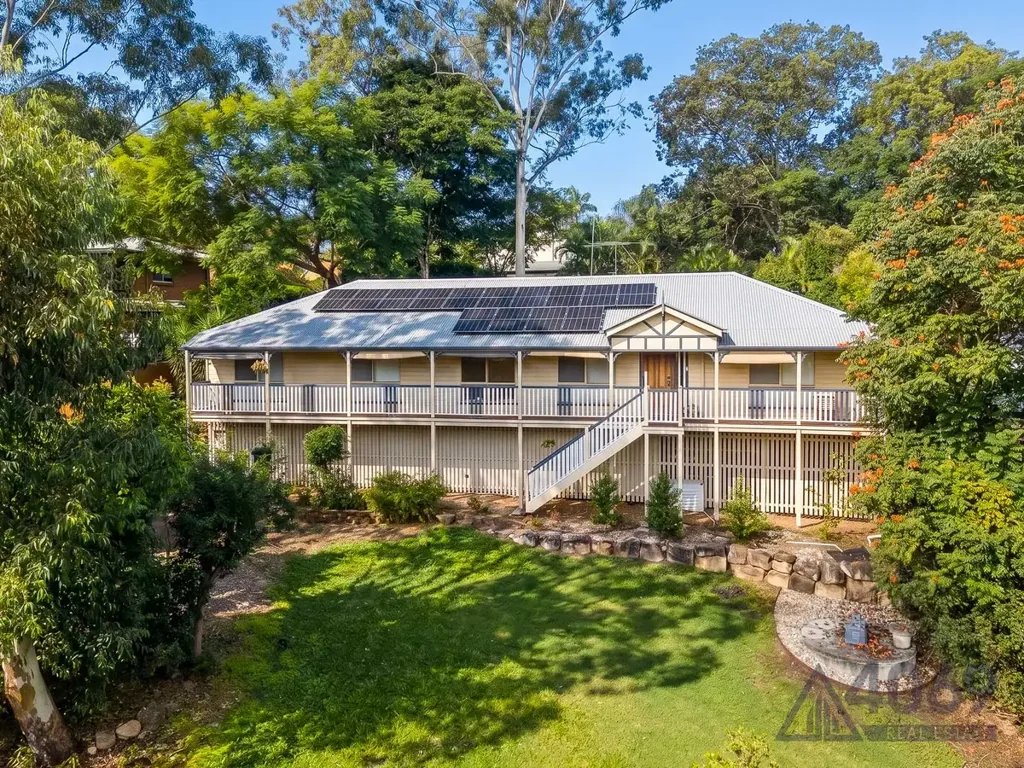 Moggill 4房 昆士兰风格住宅 1215平米地块 主卧带套间 农舍式厨房 太阳能系统 智能家居升级 邻近学校公园 Classic Queenslander Charm with Modern Sustainable Living
