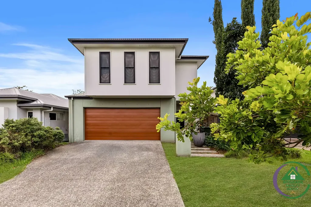 Upper Kedron 4房 四卧宽敞主套 两个生活空间 全屋中央空调 双车位车库 太阳能系统 舒适家庭中心布局 Modern Family Living With Ducted Air, Multiple Living Areas & Prime Convenience