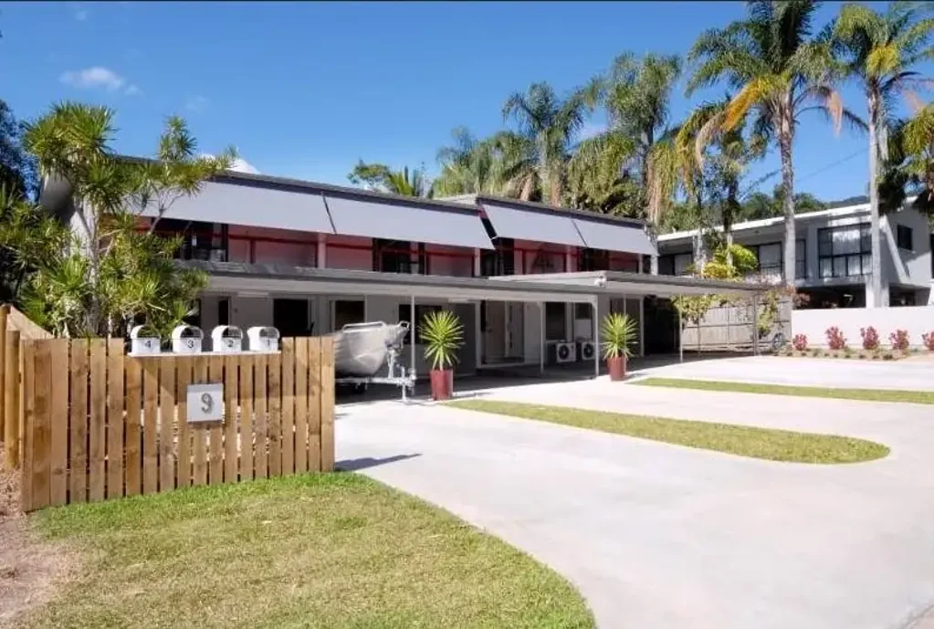 2 Bedroom Unit just a short stroll to the beach.